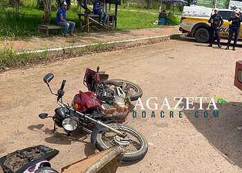 Casal fica ferido após colisão entre moto, caminhão e trator da Prefeitura em Rio Branco
