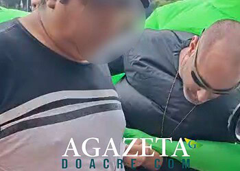 Imagens obtidas pela CNN Brasil mostram o momento em que os agentes realizam as abordagens.