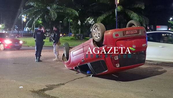 Colisão entre veículos provoca capotamento na rotatória da Corrente, em Rio Branco