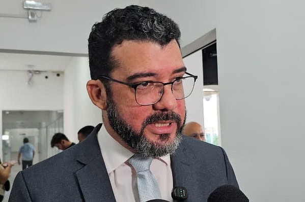 Kamai propõe revisão de gastos e salários de secretários em Rio Branco diante de 'aperto' no orçamento