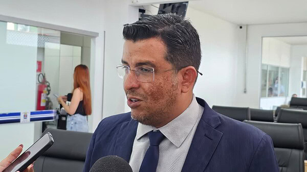 Redução de salários de secretários em Rio Branco só teria efeito a partir de 2029, afirma vereador