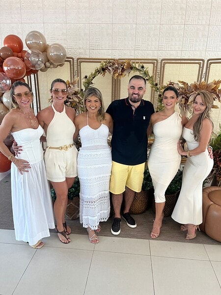 O empresário Tiago Viana reuniu amigos e familiares para comemorar a chegada dos seus 46 anos no Swiss Park