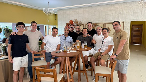 O empresário Tiago Viana reuniu amigos e familiares para comemorar a chegada dos seus 46 anos no Swiss Park