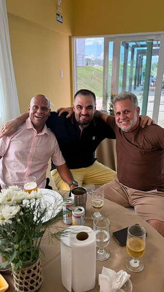 O empresário Tiago Viana reuniu amigos e familiares para comemorar a chegada dos seus 46 anos no Swiss Park