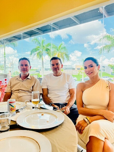 O empresário Tiago Viana reuniu amigos e familiares para comemorar a chegada dos seus 46 anos no Swiss Park