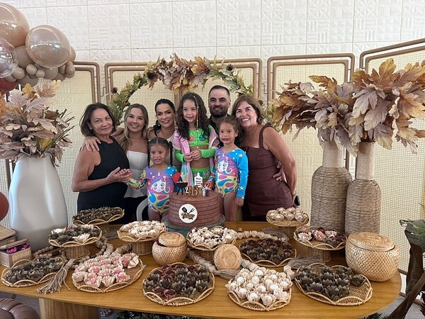 O empresário Tiago Viana reuniu amigos e familiares para comemorar a chegada dos seus 46 anos no Swiss Park