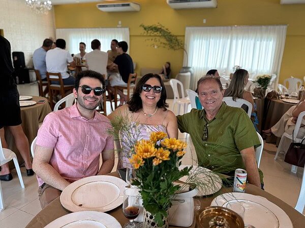 O empresário Tiago Viana reuniu amigos e familiares para comemorar a chegada dos seus 46 anos no Swiss Park