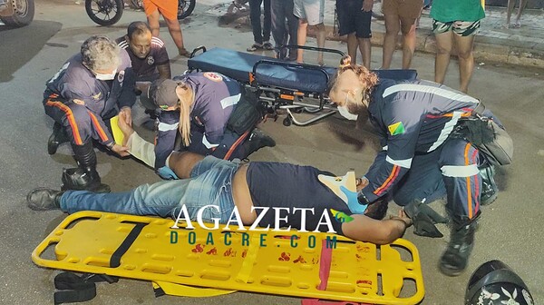 Motociclista sofre fratura após colidir com carro estacionado na Avenida Sobral