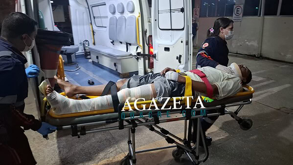 Carro avança preferencial e deixa motociclista ferido no bairro Rui Lino