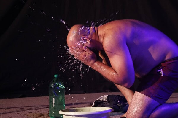 Peça ‘No Buraco’, inspirada em histórias de centros socioeducativos, volta aos palcos de Rio Branco