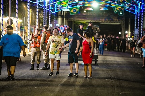 Carnaval 2026 começa com shows, fogos e escolha da realeza em Rio Branco; veja fotos 26 Carnaval 2026 começa com shows, fogos e escolha da realeza em Rio Branco; veja fotos