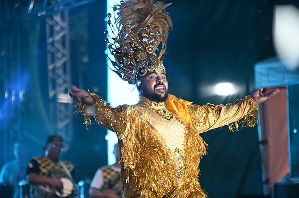 Candidatos a Rei Momo se apresentam na primeira noite do Carnaval em Rio Branco; FOTOS