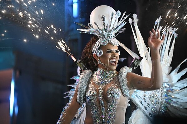FOTOS: Quatro candidatas disputam título de Rainha do Carnaval na primeira noite da festa em Rio Branco