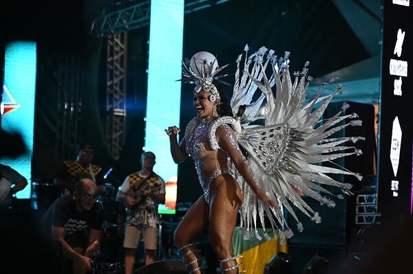 FOTOS: Quatro candidatas disputam título de Rainha do Carnaval na primeira noite da festa em Rio Branco