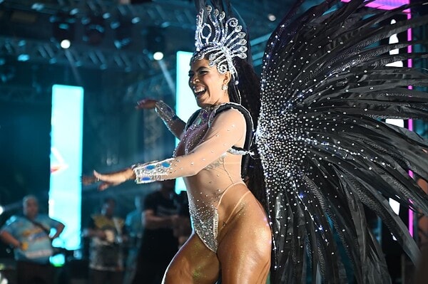 FOTOS: Quatro candidatas disputam título de Rainha do Carnaval na primeira noite da festa em Rio Branco