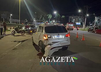 Casal fica ferido após colisão entre carro e moto na Estrada do Calafate em Rio Branco