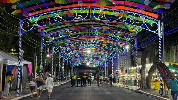 Segunda noite de Carnaval em Rio Branco tem escolha da Realeza Trans e Gay; veja a programação