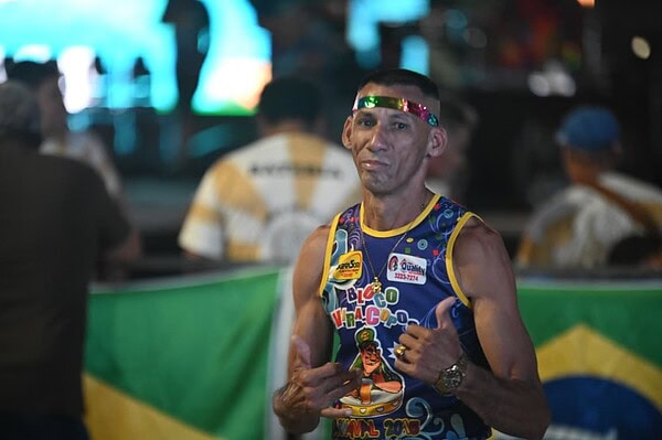 Chuva, brilho e coroação: Segunda noite de Carnaval consagra novas rainhas em Rio Branco