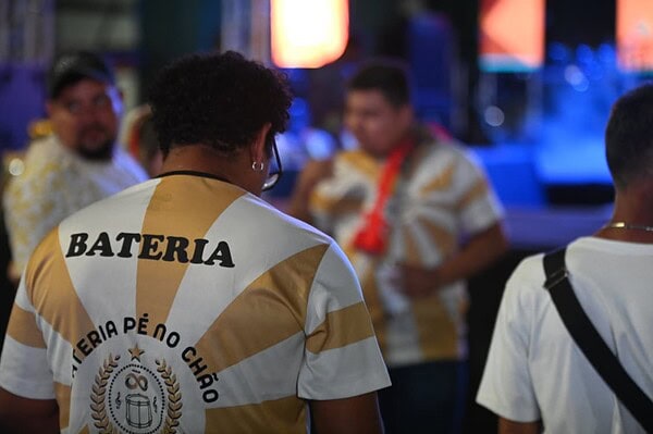 Chuva, brilho e coroação: Segunda noite de Carnaval consagra novas rainhas em Rio Branco