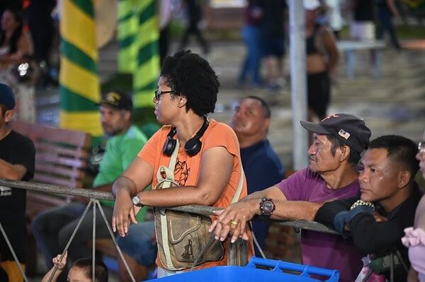 Chuva, brilho e coroação: Segunda noite de Carnaval consagra novas rainhas em Rio Branco