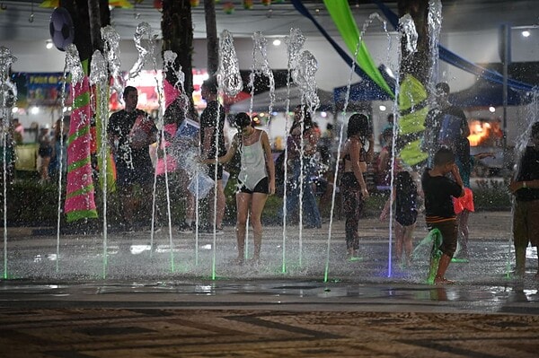 Chuva, brilho e coroação: Segunda noite de Carnaval consagra novas rainhas em Rio Branco