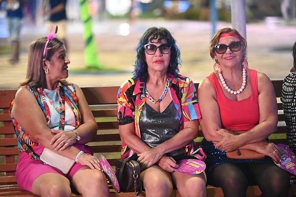 Chuva, brilho e coroação: Segunda noite de Carnaval consagra novas rainhas em Rio Branco