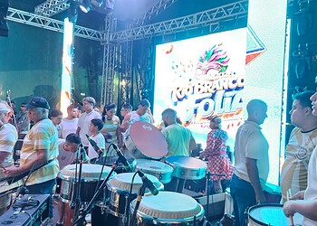 Bateria vai ficar no palco (Foto: Kauã Lucas)