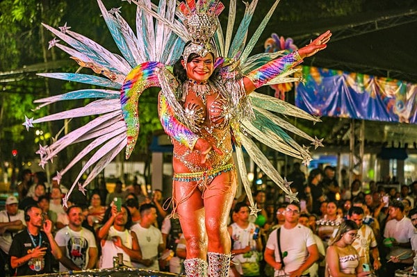 FOTOS: Quatro candidatas disputam o título de Rainha Gay do Carnaval 2026; confira