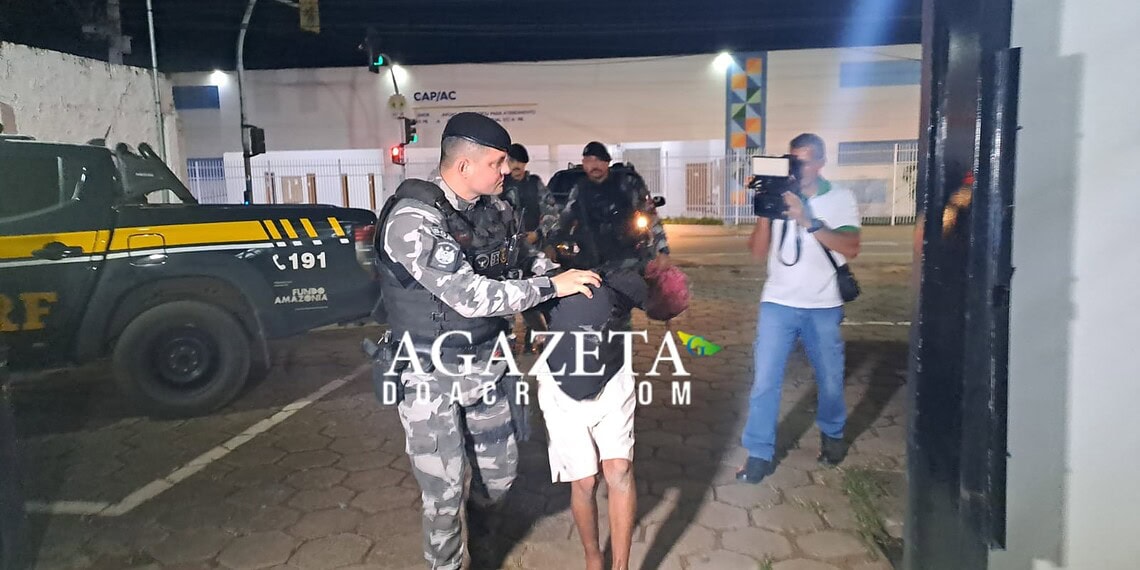 Adolescente é apreendido com pistolas caseiras, escopeta e munições em Rio Branco 1 Adolescente é apreendido com pistolas caseiras, escopeta e munições em Rio Branco
