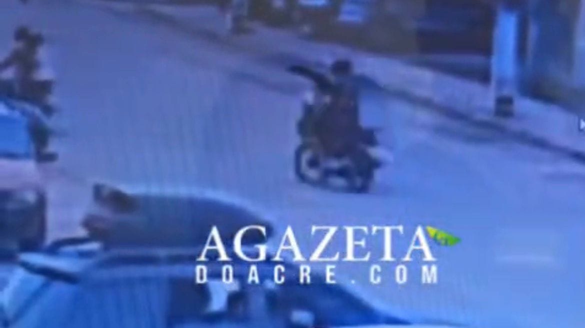 Vídeo mostra momento em que pastor é atropelado ao tentar atravessar avenida em Rio Branco; ASSISTA 1 Vídeo mostra momento em que pastor é atropelado ao tentar atravessar avenida em Rio Branco; ASSISTA