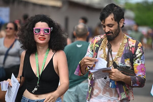 FOTOS: Multidão toma ruas do Tucumã com bloco Vai Quem Quer no Carnaval de Rio Branco