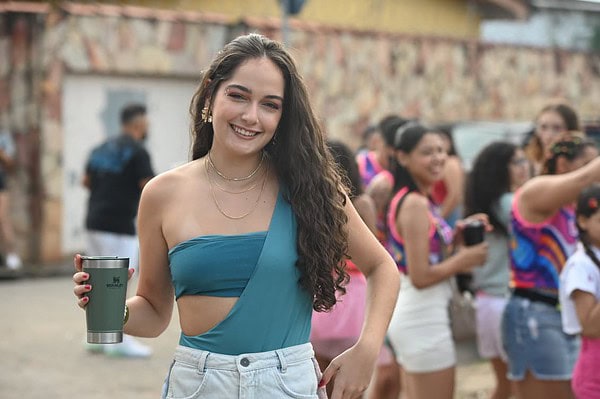 FOTOS: Multidão toma ruas do Tucumã com bloco Vai Quem Quer no Carnaval de Rio Branco