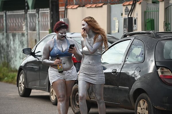 FOTOS: Multidão toma ruas do Tucumã com bloco Vai Quem Quer no Carnaval de Rio Branco