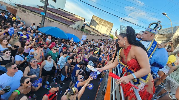 FOTOS: Multidão toma ruas do Tucumã com bloco Vai Quem Quer no Carnaval de Rio Branco