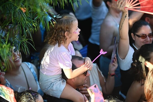 FOTOS: Multidão toma ruas do Tucumã com bloco Vai Quem Quer no Carnaval de Rio Branco