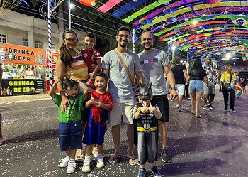 Noite dedicada à inclusão e às crianças reúne gerações na Praça da Revolução