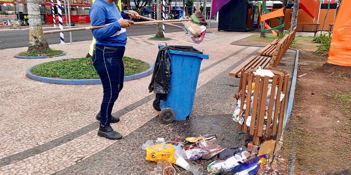 Rio Branco já recolheu 70 toneladas de lixo nos três primeiros dias de Carnaval; no domingo foram 30 toneladas