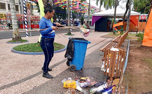 Rio Branco já recolheu 70 toneladas de lixo nos três primeiros dias de Carnaval; no domingo foram 30 toneladas