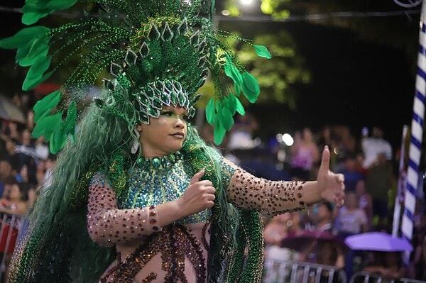 Espiritualidade e samba: Unidos do Fuxico abre o desfile dos blocos com o enredo “Daime Luz”