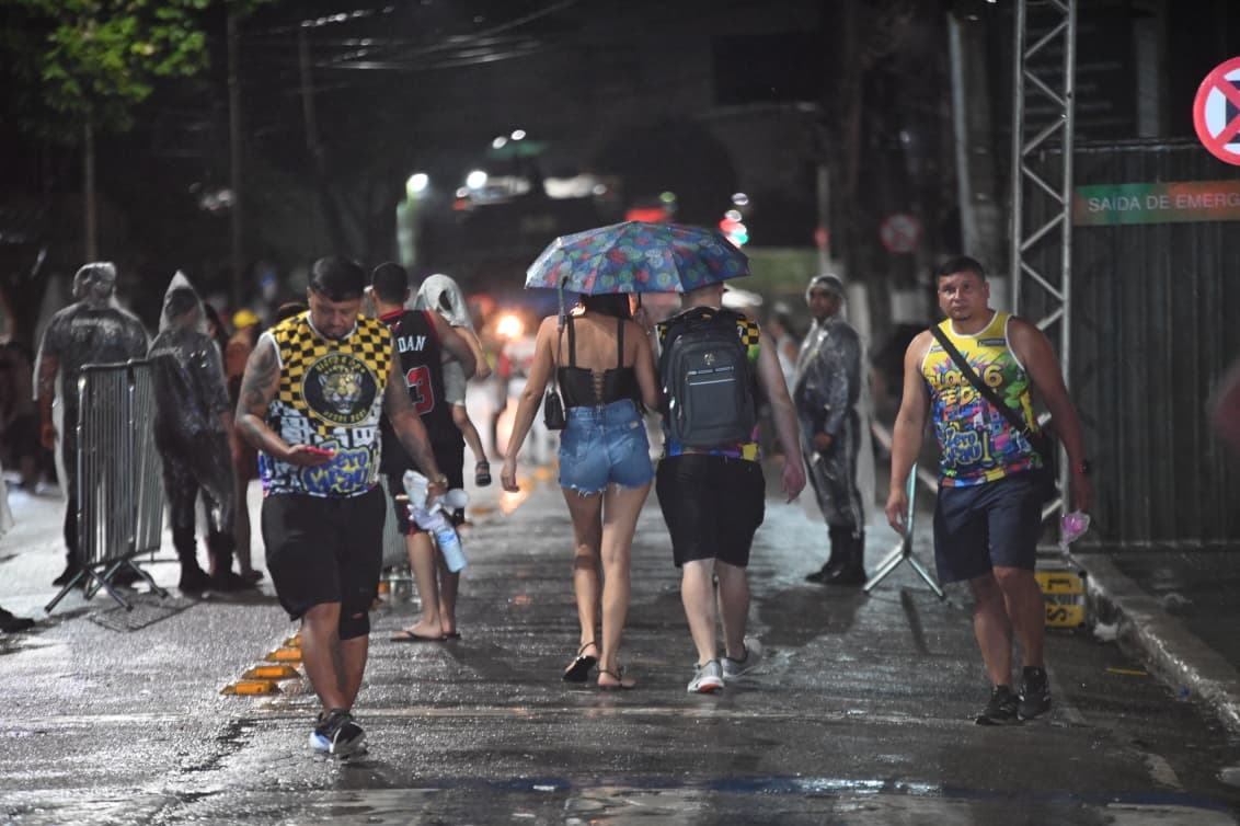 URGENTE! Desfile dos blocos do Carnaval 2026 em Rio Branco é adiado após chuva forte