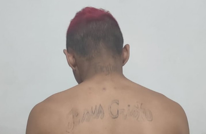 Condenado a 23 anos por homicídios é preso no Acre após tentar se identificar com nome falso 1 Condenado a 23 anos por homicídios é preso no Acre após tentar se identificar com nome falso