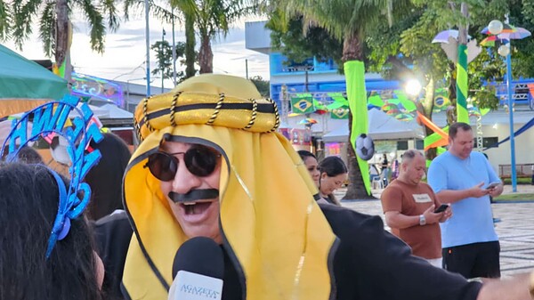 Entre a tradição e a primeira vez: foliões celebram retorno dos desfiles em Rio Branco