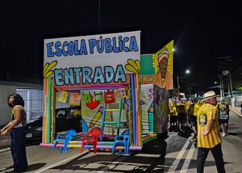Com tema sobre superação na periferia, bloco ‘6 é D+’ leva mais de 300 brincantes à avenida