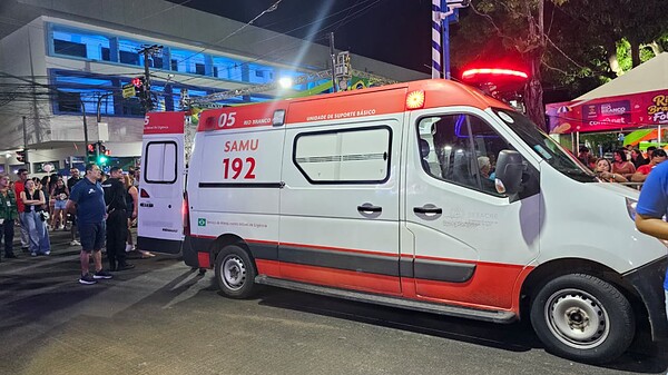 Folião passa mal durante intervalo de desfiles e é socorrido pelo Samu em Rio Branco