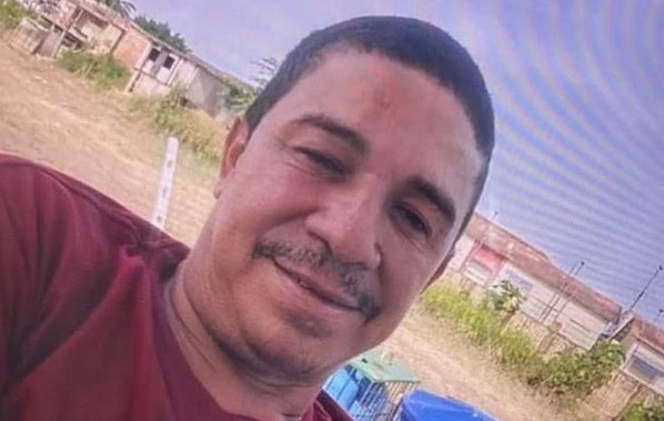 Mulher é esfaqueada 16 vezes pelo ex mesmo com medida protetiva no Acre; suspeito está foragido