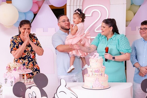 A pequena Maria Clara Rebecca comemorou seus dois aninhos em grande estilo
