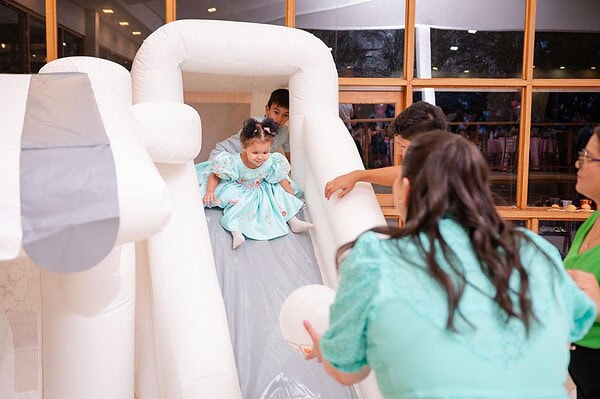 A pequena Maria Clara Rebecca comemorou seus dois aninhos em grande estilo