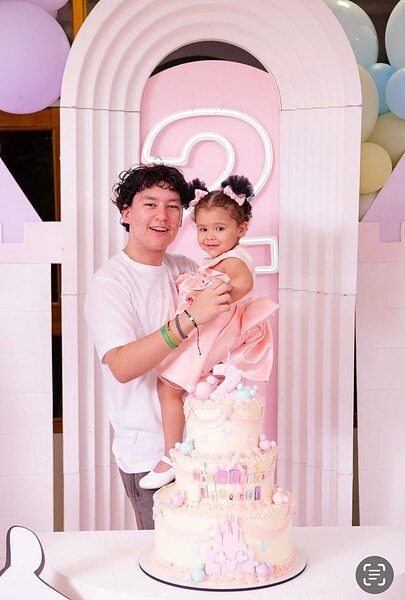 A pequena Maria Clara Rebecca comemorou seus dois aninhos em grande estilo