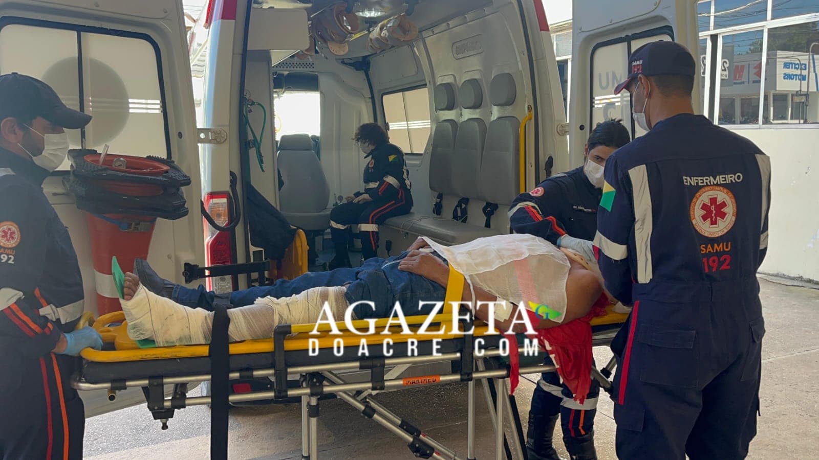 Colisão entre carro e moto deixa motociclista de 63 anos ferido na Avenida Antônio da Rocha Viana