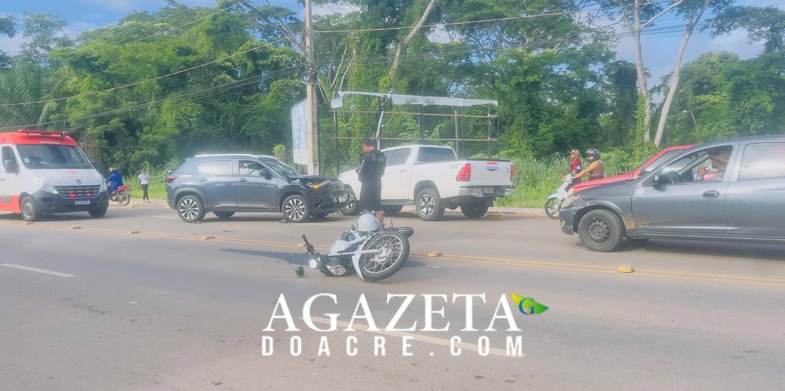 Colisão entre carro e moto deixa motociclista de 63 anos ferido na Avenida Antônio da Rocha Viana